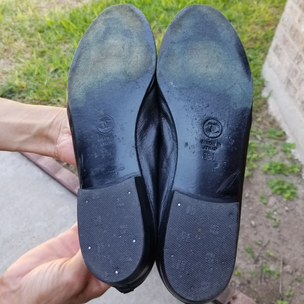 CHANEL Black Leather Cap-Toe Ballet Flats